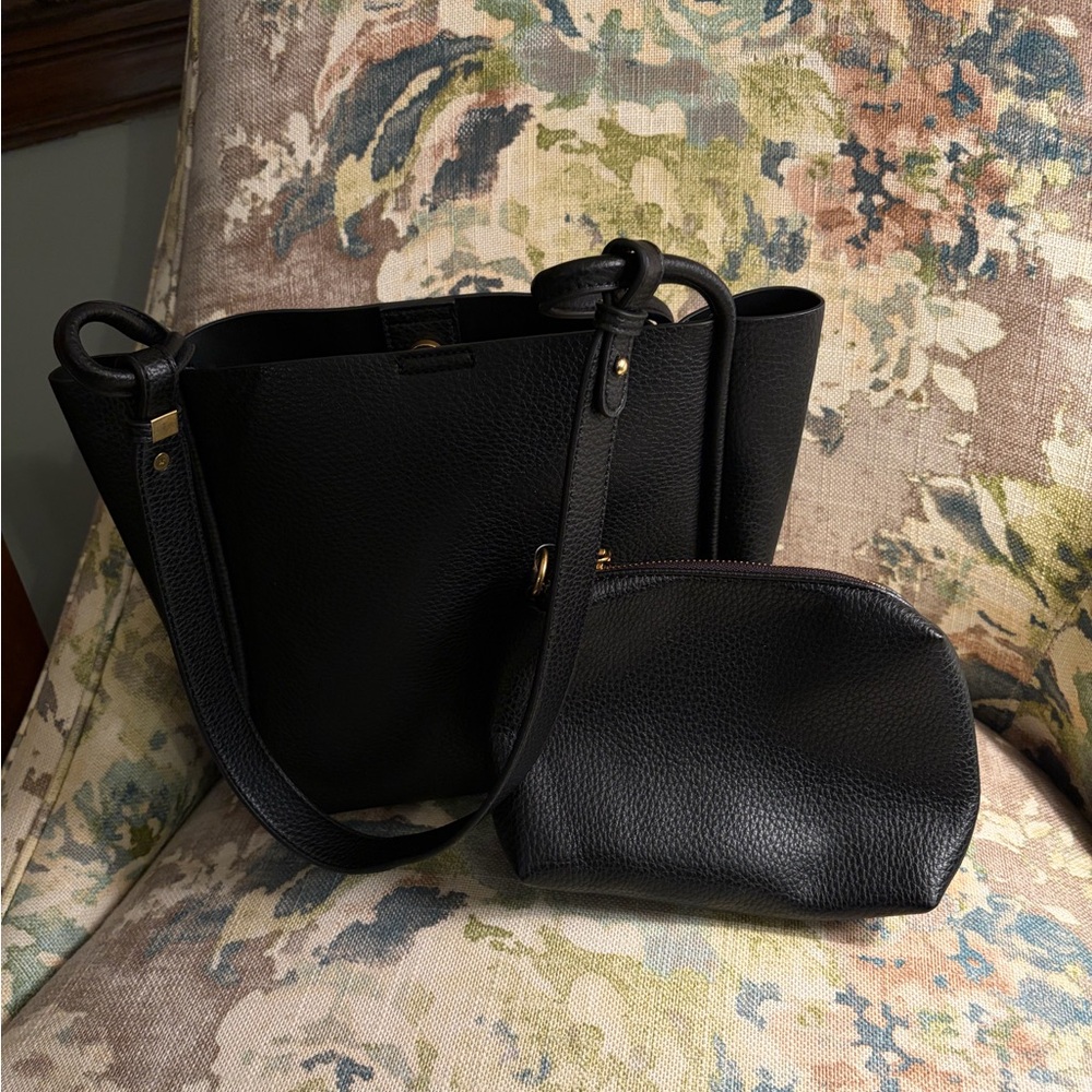 NWOT Beautiful Leather Shoulder Bag